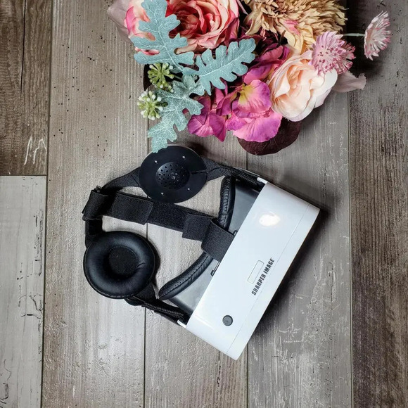Sharper Image Virtual Reality Smartphone Wireless Bluetooth Viewer w/ Headphones - Picture 1 of 12